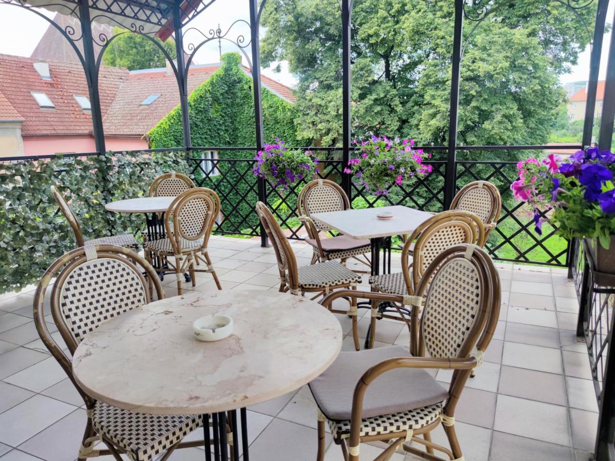 Hotel Dejmalik Литомержице Экстерьер фото